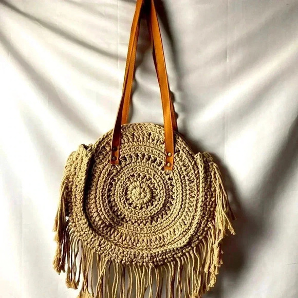 UNBRANDED MACRAMÉ PURSE DOUBLE STRAP VEGAN LEATHER STRAPS FRINGE CLEAN - Picture 1 of 10